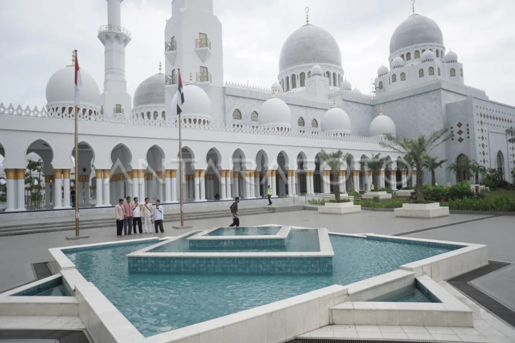 Masjid Raya Sheikh Zayed Solo